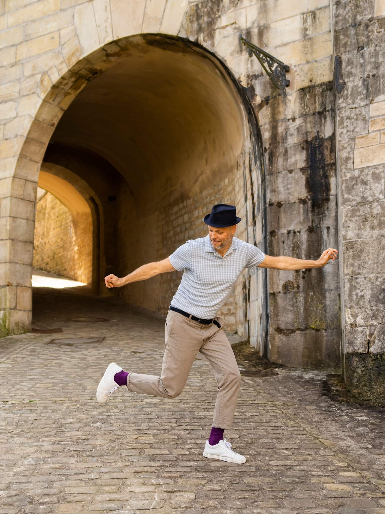 photo of dancer Glenn Zasmann in scenic european city